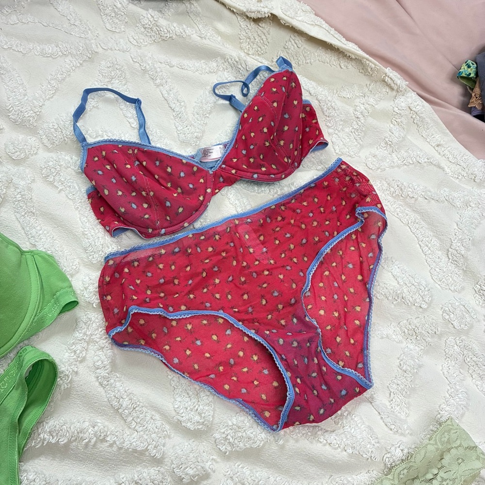 Victoria’s Secret bra and underwear bundle - Picture 4 of 8